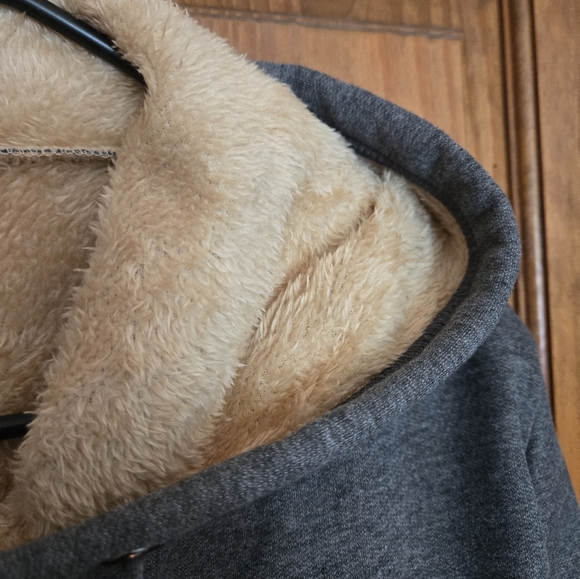 Gray fur lined sweatshirt - Picture 4 of 4